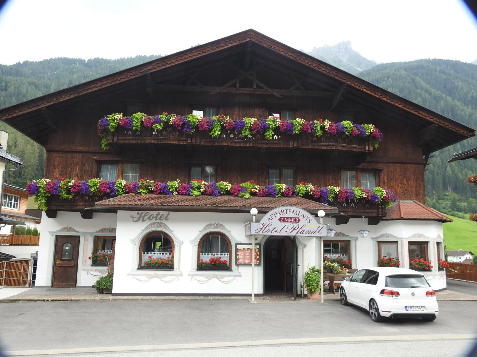 Hotel Garni Pfandl Neustift im Stubaital Eksteriør billede