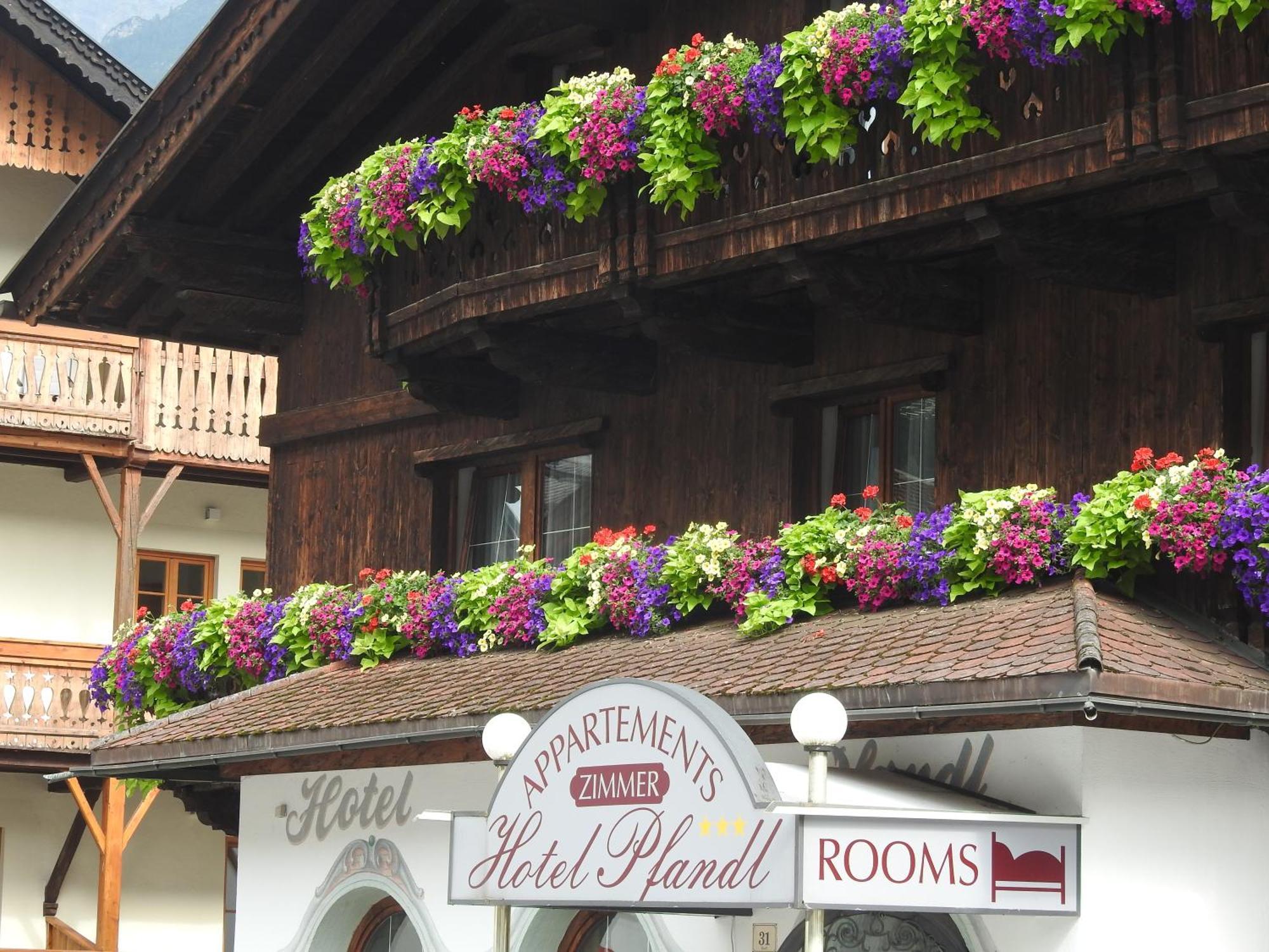 Hotel Garni Pfandl Neustift im Stubaital Eksteriør billede